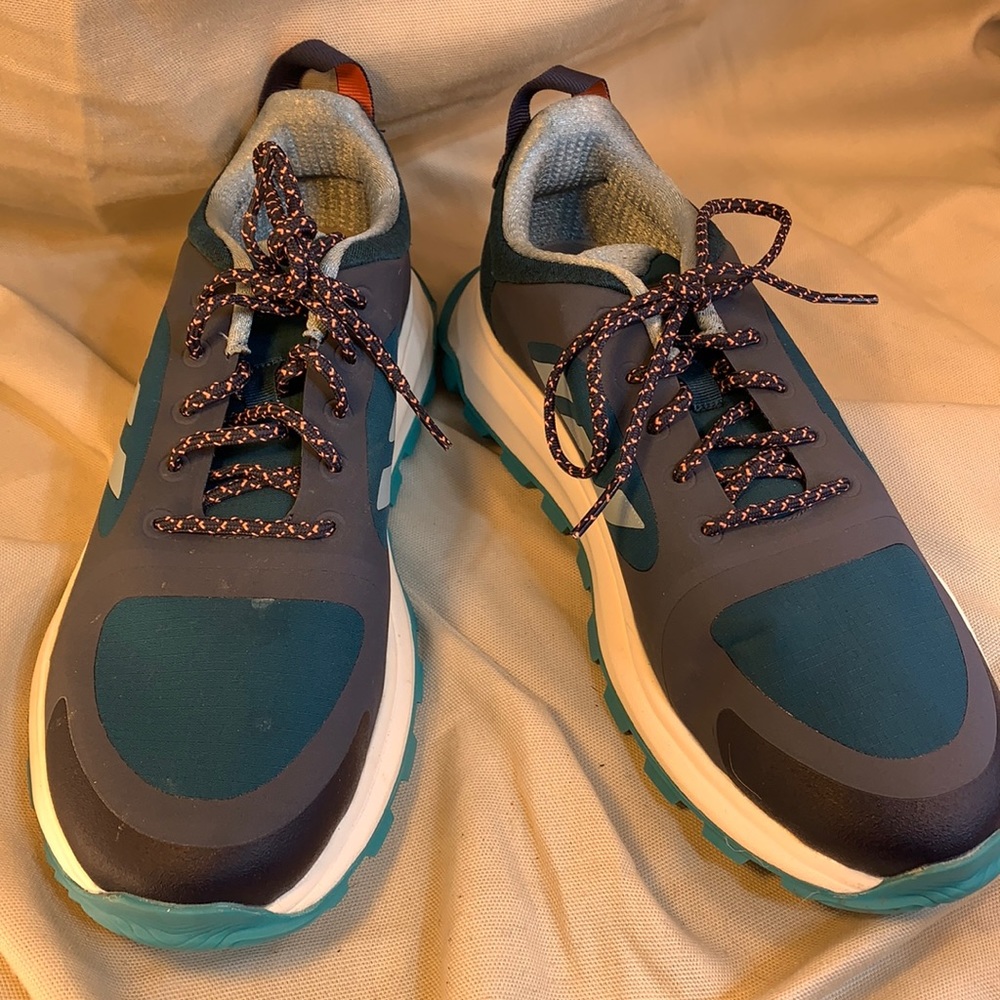 Adidas NWOT lace up Cloudfoam comfort sneakers